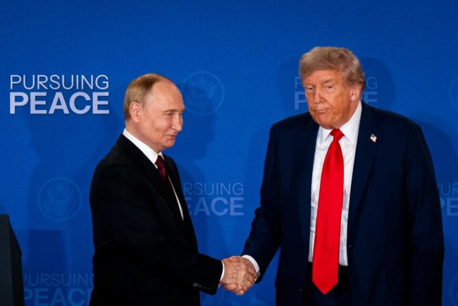 Путін передав Трампу, що для миру хоче весь Донбас – Bloomberg