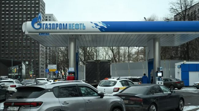 Українські атаки на НПЗ призвели до дефіциту бензину в РФ і його подорожчанню