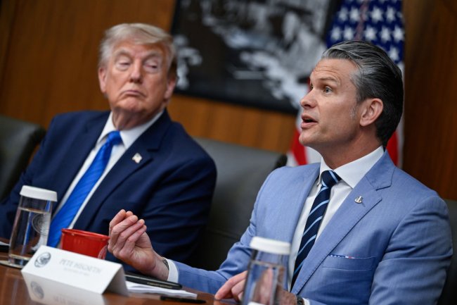 Трамп і Гегсет посварилися через нестачу ракет для війни з Іраном – WP