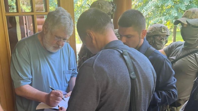 Коломойському вручили підозру за кількома статтями