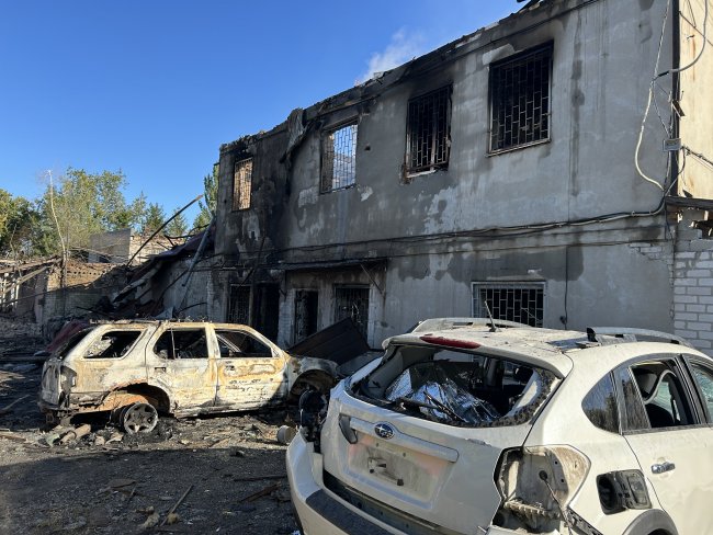 Росія атакувала Запоріжжя авіабомбами: троє загиблих, четверо поранених, палають пожежі