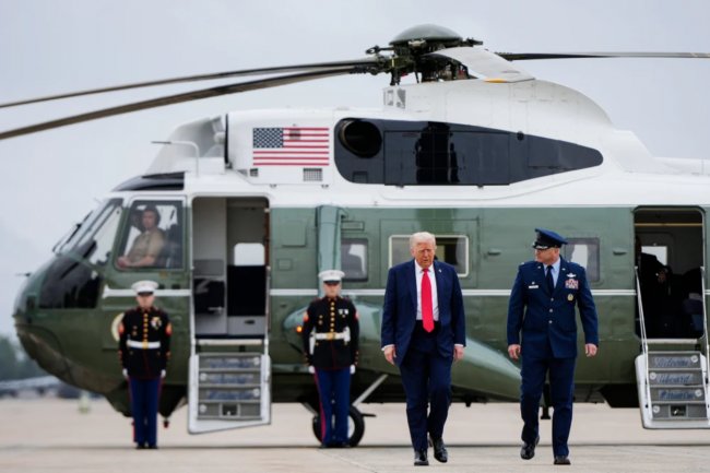 В США заарештували чоловіка за атаку лезерною указкою на гелікоптер Трампа
