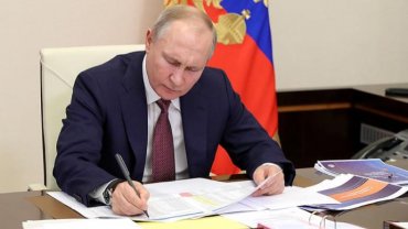 Путін формально завершив анексію українських територій