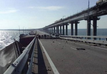 Окупанти частково відновили автомобільний рух через Кримський міст