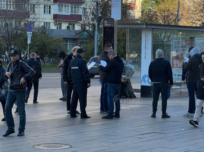 У Москві та Петербурзі пройшли масові облави на чоловіків: ловили біля метро і під’їздів