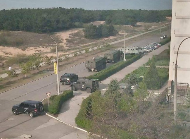 Окупанти почали тікати з Енергодару: масово вивозять награбоване