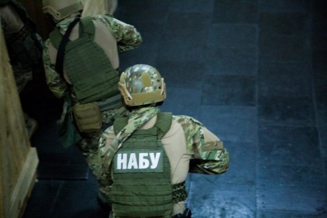 НАБУ провело обшуки в Кабміні і Офісі президента через зловживання з гуманітаркою