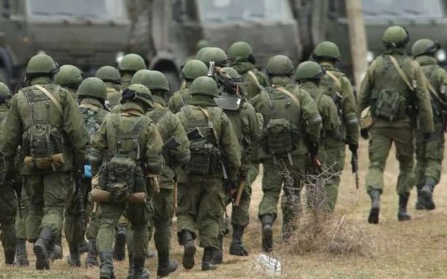 На Херсонщину кидають тисячі мобіків і евакуюють “банки”