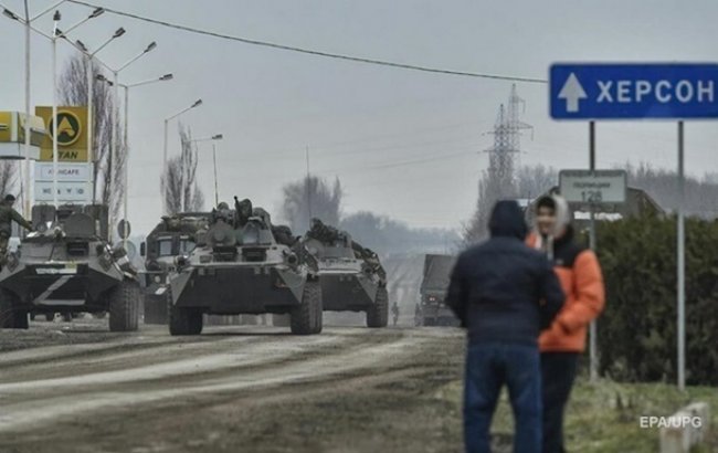 Росіяни облаштовують оборону на лівому березі Дніпра та продовжують грабувати Херсон