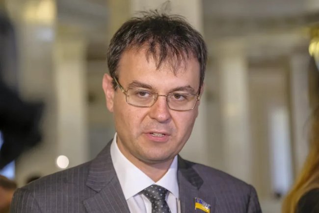 Французькі апартаменти, відмивання бабла і тінь ФСБ: нове розслідування Іванова про “сірого кардинала” податкового комітету Гетманцева