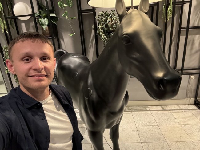 Білорус Артем Ляшанов після численних скандалів та низки програних справ у судах знову вирішив приховати кримінальні сліди своєї платіжної системи Bill_Line