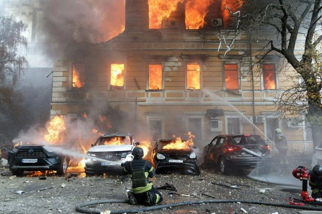 Кремль економить дрони і ракети, щоб бити масовано взимку – CBS