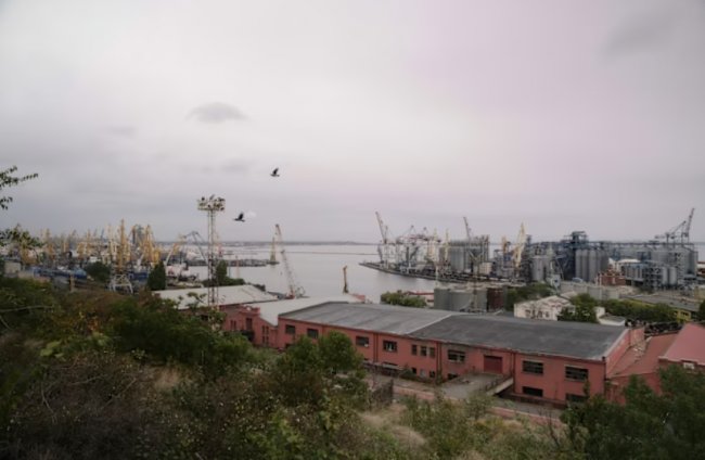 Росія закрила Чорне море і б’є по українських портах: зерно гниє, зима загрожує стати найважчою – FT