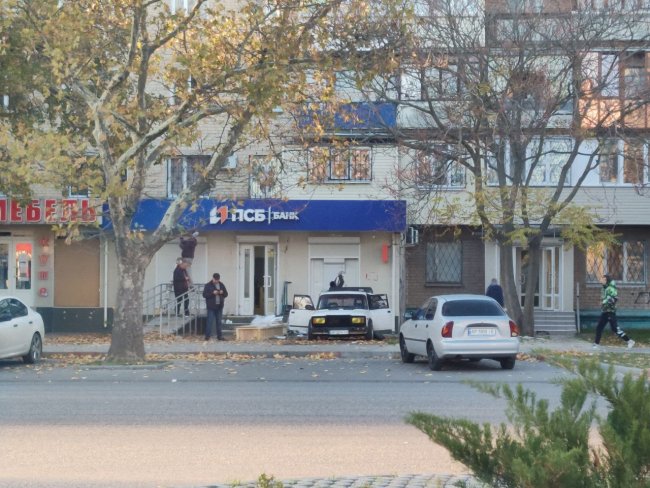 У Мелітополі окупанти пограбували Приватбанк і відкрили на його місці свій Промсвязьбанк