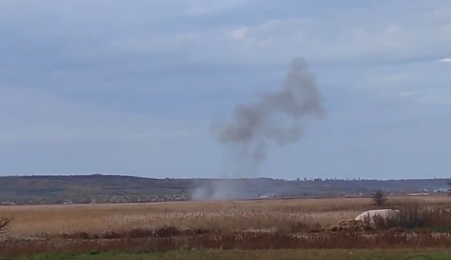 Под Мелитополем прогремели взрывы в районе стратегического железнодорожного моста