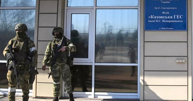 Росіяни почали обстрілювати Херсон та мінувати Каховку