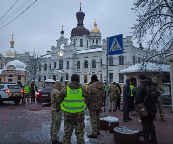 СБУ проводить обшуки у Києво-Печерській лаврі