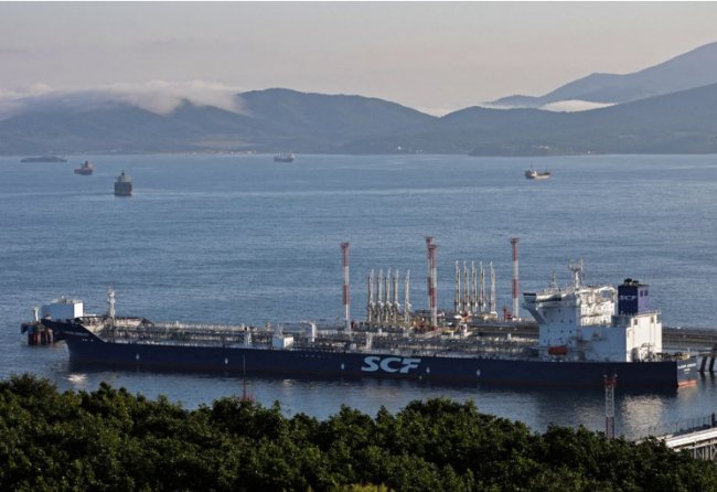 Євросоюз знову не зміг узгодити стелю цін на російську нафту через Польщу