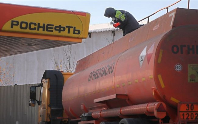 Санкційний удар: дисконт на російську нафту сягнув річного максимуму