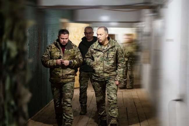 Росіяни не контролюють Покровськ і не взяли ЗСУ в оточення, – Сирський