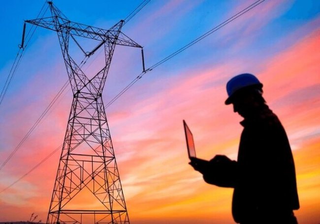 По всій Україні ввели аварійні відключення світла через ракетну атаку
