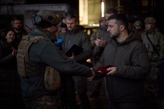 Зеленський відвідав Бахмут: в ОП розкрили подробиці ризикованого візиту