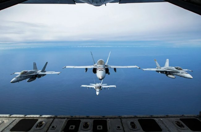 Винищувачі F-18 та гелікоптери Apache: Україна запросила у США нові види зброї