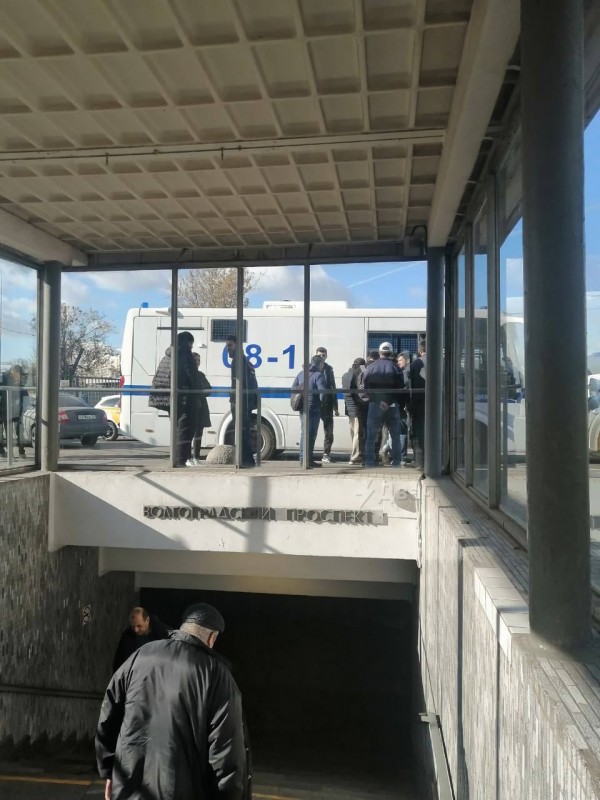 Відлов чоловіків біля метро Відлов чоловіків біля метро