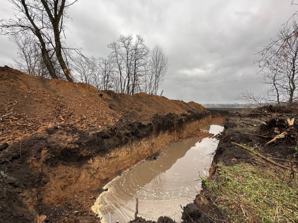 Вже вирили рів з водою для захисту від кавалерії Вже вирили рів з водою для захисту від кавалерії