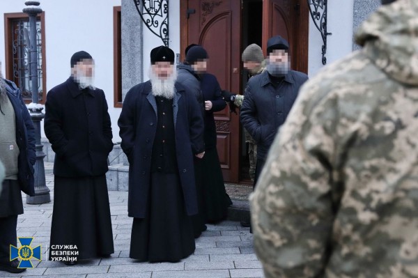 Дії проводяться за участі представників церкви Дії проводяться за участі представників церкви