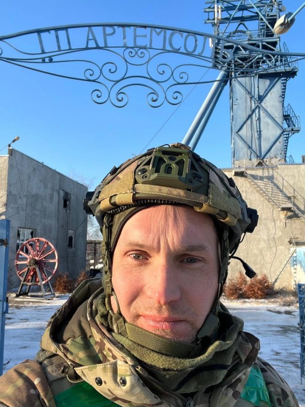 Бутусов зробив фото на біля "Артемсолі" Бутусов зробив фото на біля "Артемсолі"
